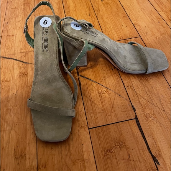 Cape Robbin Green Suede Chunky Heel - Picture 1 of 2